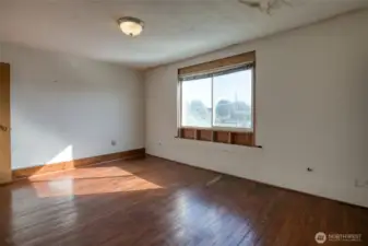 Upper bedroom #1