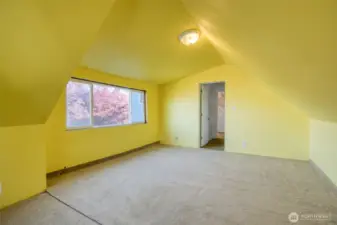 Upper bedroom #3, cont