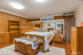 Lower level bonus room or 4th non conforming bedroom