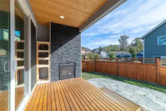 Outdoor BBQ and Fireplace area