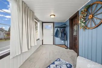 Beautiful enclosed front porch~