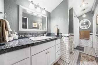 You'll love the charm of this bathroom~