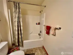 Upstairs Full bathroom