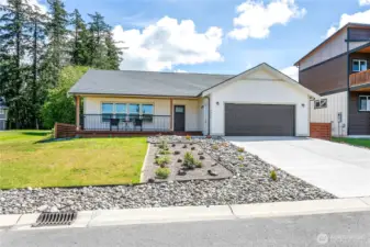 Welcome home! This property offers a fantastic opportunity to create lasting memories and build your dream life. With its inviting atmosphere and desirable features, this home is waiting for its new owners...