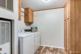 Enter off the garage into the utility room with washer and dryer that stays.