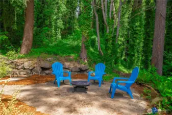 Relax at your fire pit! So private!