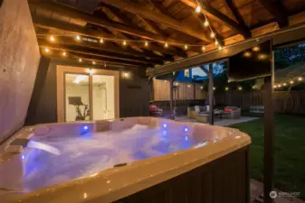 Relax after a long day with a glass of bubbles and a show in the hot tub.