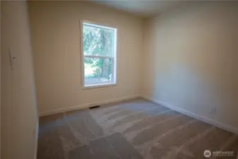 3rd bedroom 9'4''x 8'-10''
