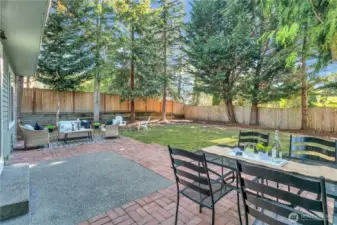 Spacious Patio/backyard