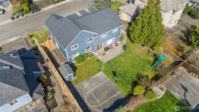 Fully fenced rear yard ready for entertainment!