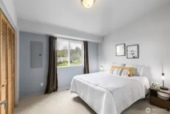 2nd bedroom
