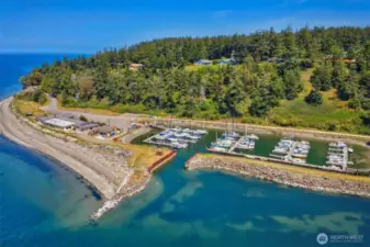 Cape George access to pool, beach, woodshop, and community events.