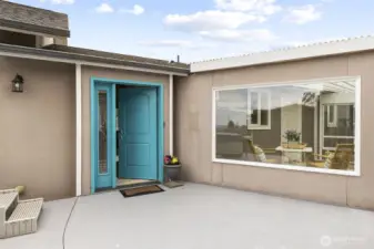 1400 sqft of living space - not including the garage.