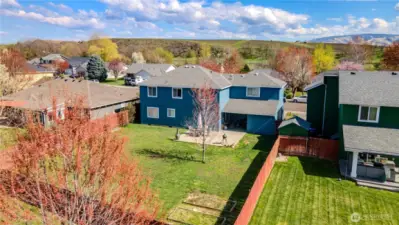 Fully Fenced Back yard