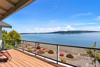 Deck on the main floor!