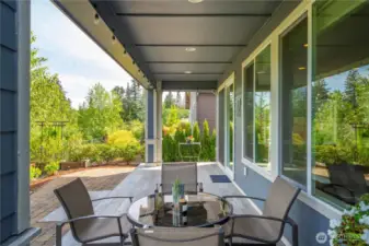 Enjoy morning sunsets, peek-a-boo views of the Cascade Mountains and lovely afternoons without blazing direct sun!   Generous and custom tiled covered porch, no exposed aggregate!