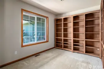 Front Bedroom 1/Library