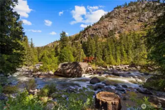 Situated on the Icicle River, this riverfront retreat will leave you breaathless.