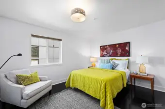 Large primary bedroom.