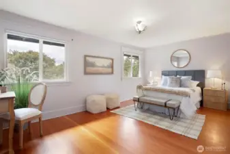 Extra large 2/3 bedrooms upstairs w/walk-in-closet