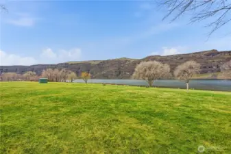 Community River Front Park