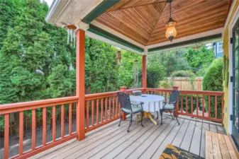 Year round use for this covered back deck.  Enjoy the breeze off of Lake Washington just to the south during warm summer days/nights