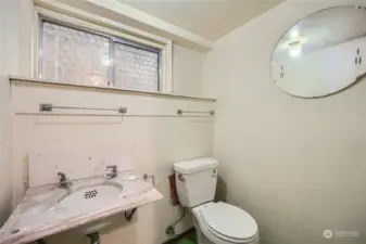 Lower level 1/2 bath