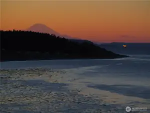 Enjoy Mt Rainier and sunsets
