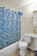 UNIT A BATHROOM