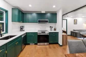 Kitchen w/ Soft Close Drawers