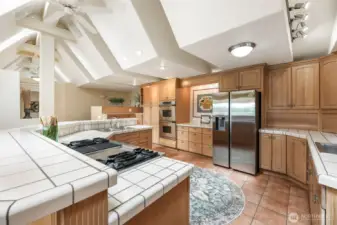 Double oven and stainless appliances