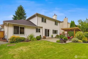 Beautiful backyard with more than 25 varities of plants, flowers, vegetables, and fruits!