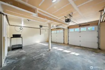 Oversized 2 car garage