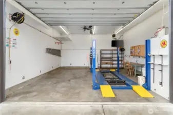 Insulated shop with lift