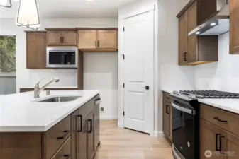 Photos of a similar home; same floor plan, colors, finishes, & upgrades may vary.