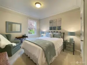 Main floor guest bedroom: Crown molding