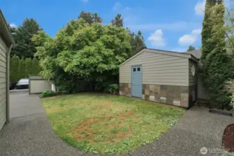 Separate storage shed
