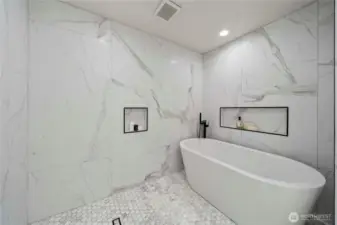 Luxurious master en-suite