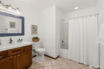 Full bath on main.