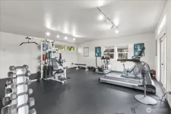 Gyn in the Cabana with 1/2 bath & Kitchenette