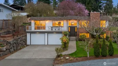 Situated in a peaceful neighborhood just 10min from downtown Edmonds