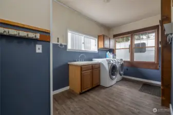 Washer & dryer included