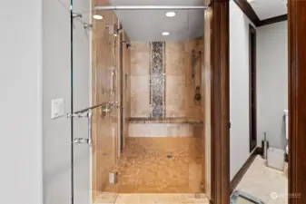 Massive 4-head shower with marble design