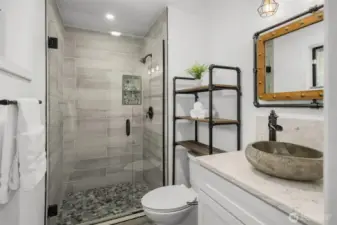 Upper level primary bath (3/4 bath)