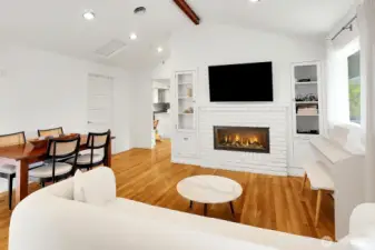 Dining room adjoins family room makes entertaining enjoyable