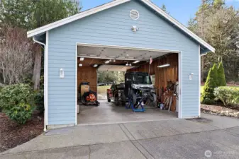 Oversized Passthrough Shop with RV Parking