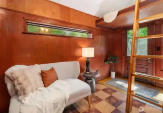 Can be used as an office or bedroom
