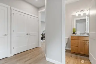 Main Level 1/2 bath