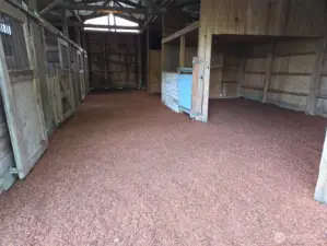 4 stall horse barn
