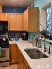 Sink with Tap Faucet